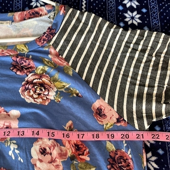 E. Luna Women’s Floral And Striped Tee Size 1X NWOT - Picture 4 of 6
